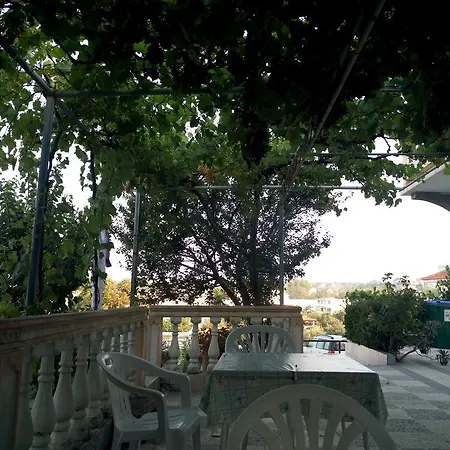 Ivanic Apartment *
